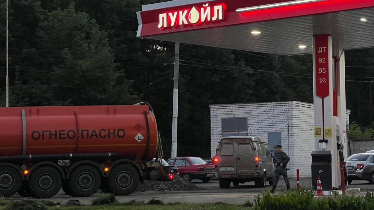 В Кировской области дежурившие на АЗС стражи порядка получат денежные выплаты