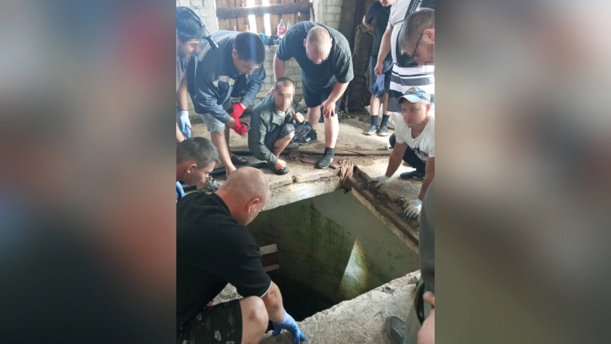 Жители Кировской области двое суток откачивали воду из отстойника, чтобы достать тело молодого мужчины