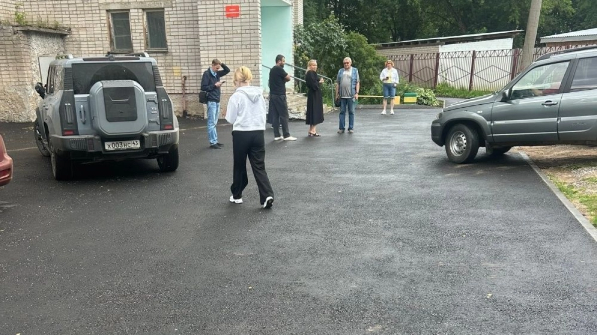 В Кирове завершили благоустройство семи дворов