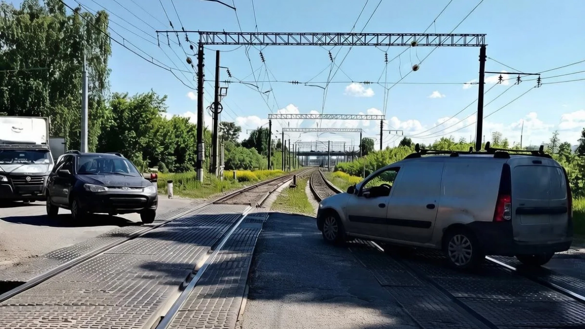 Количество нарушений ПДД на переездах Горьковской магистрали в Кировской области снизилось в пять раз в январе-июле