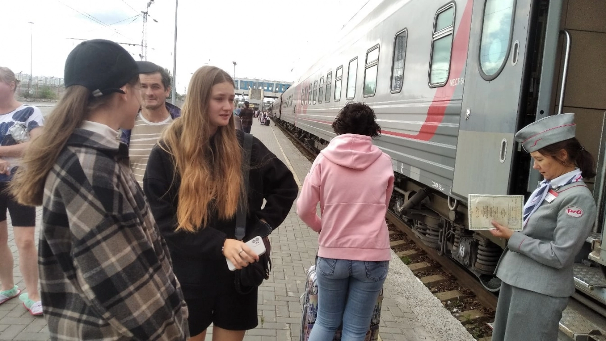Споры за нижние полки - в прошлом: в поездах РЖД появились вагоны, где все купе одноместные - завтрак включен
