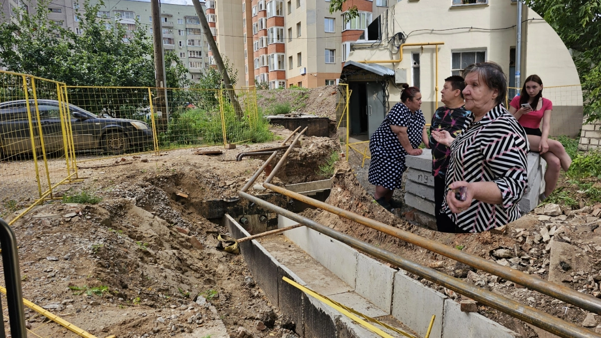 "Мы не бомжи и алкаши и хотим быть опрятными!": жители коммуналки на Ленина три месяца моются из ведер и кастрюль