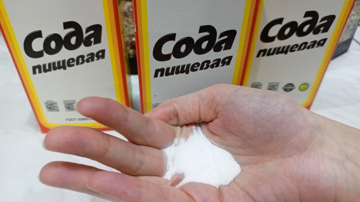 Скупаю соду упаковками: засыпаю в носки - любимый летний лайфхак для сухих ног и свежей обуви