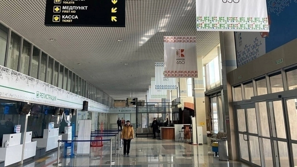 В Кирове ранним утром из-за угрозы ввели ограничения в аэропорту Победилово