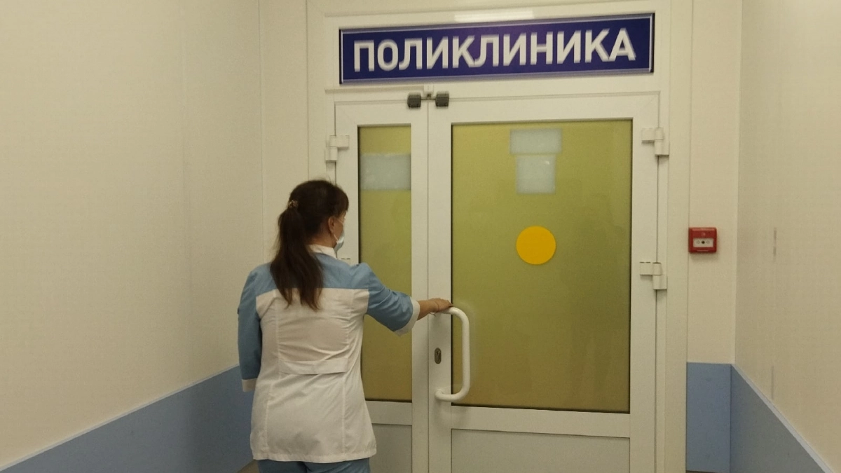 «Пришлось просить посмотреть горло и мне посветили фонариком от телефона»: кировчанка с ангиной вынуждена была просить врача об осмотре