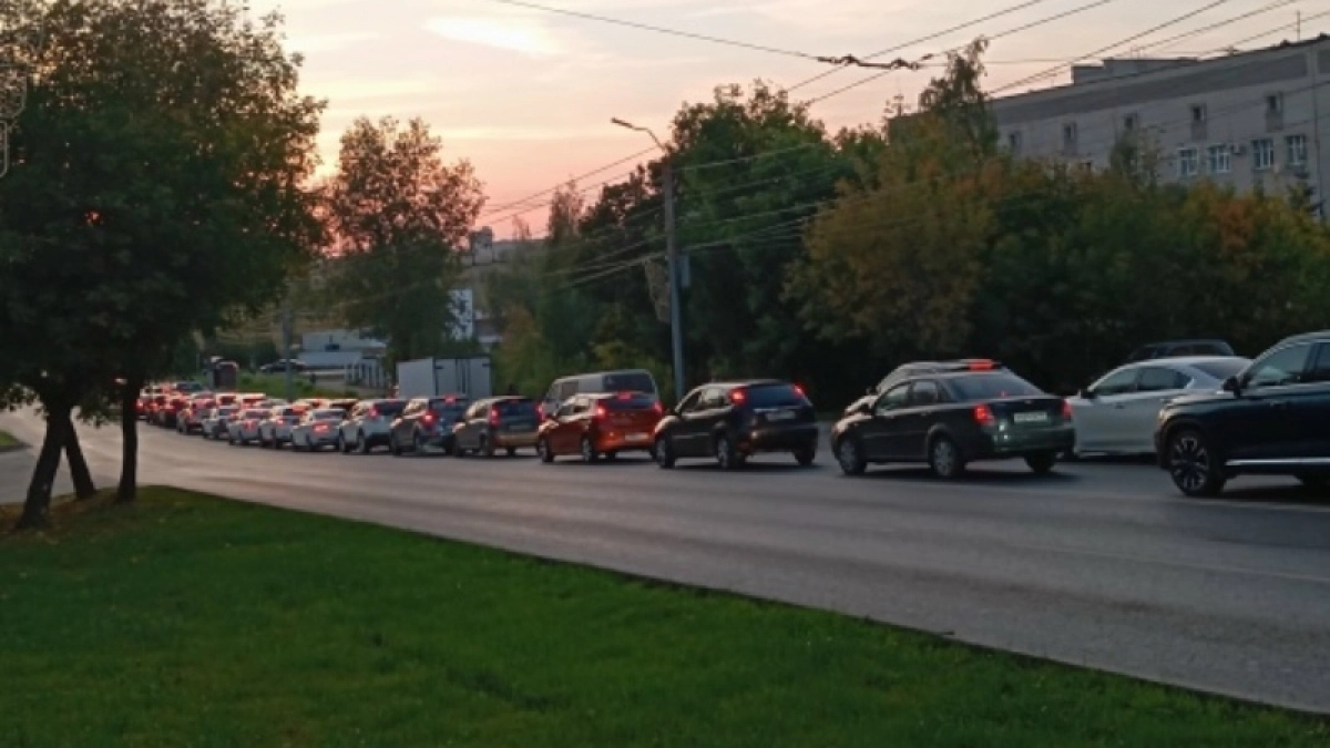 В Кирове на месяц ограничат проезд по улице Московской