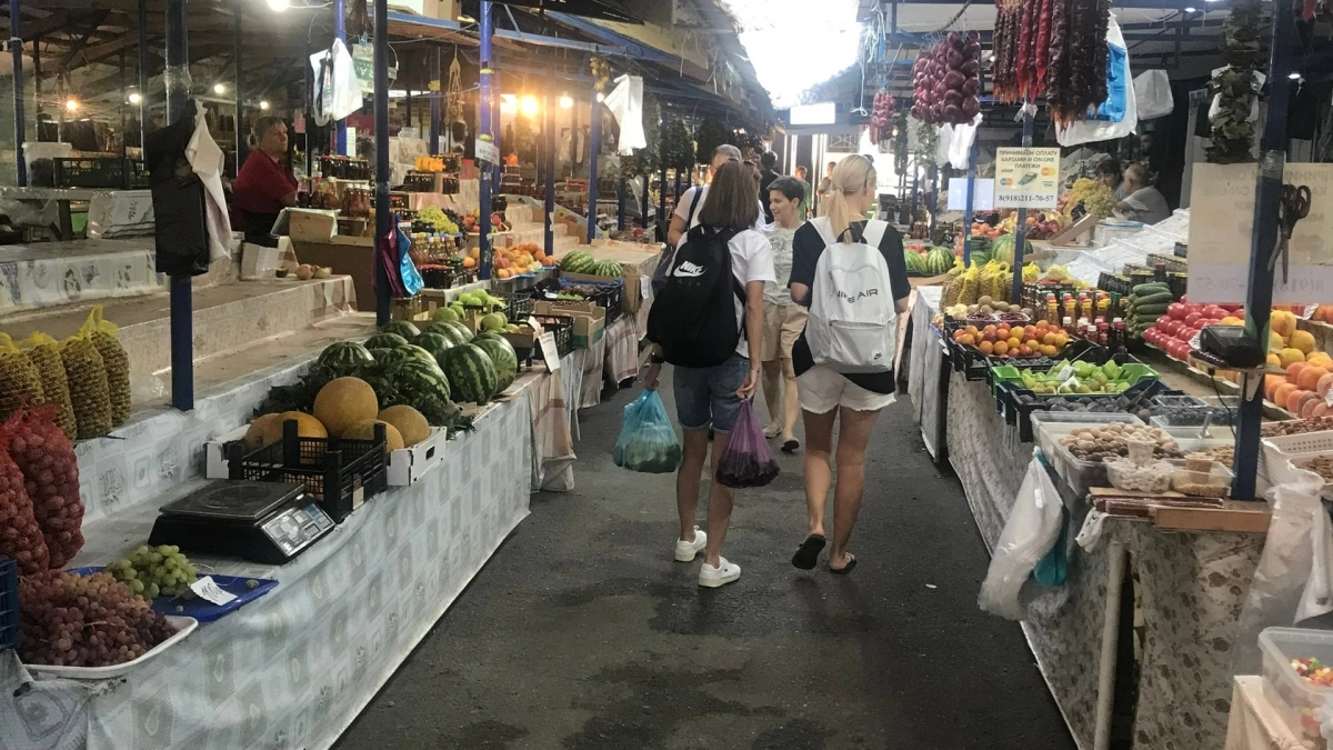 Спросил у продавца на рынке, почему мясо без цены — делюсь тем, что услышал