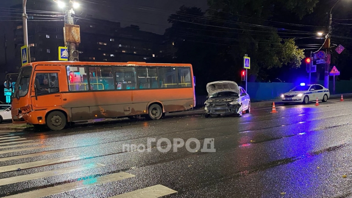 В Кирове два пассажира пострадали во втором за вечер ДТП с городским автобусом 