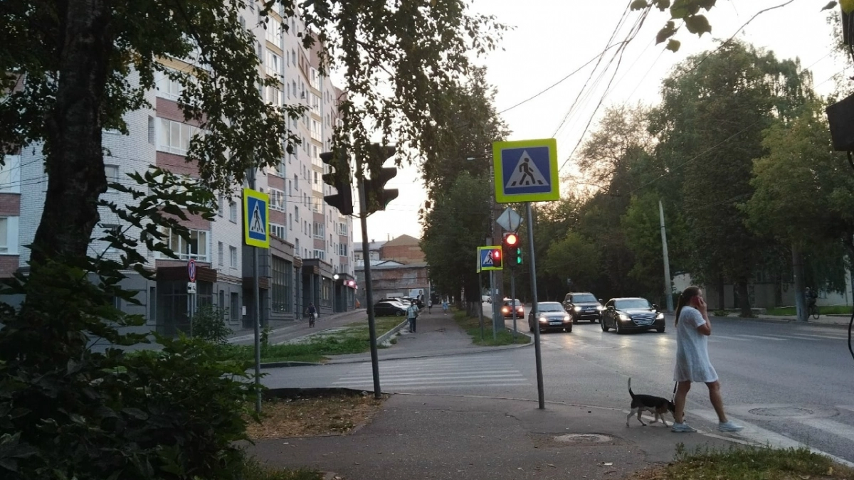 На улице Профсоюзной кировчанин сбил ударом мужчину на электровелосипеде и уехал