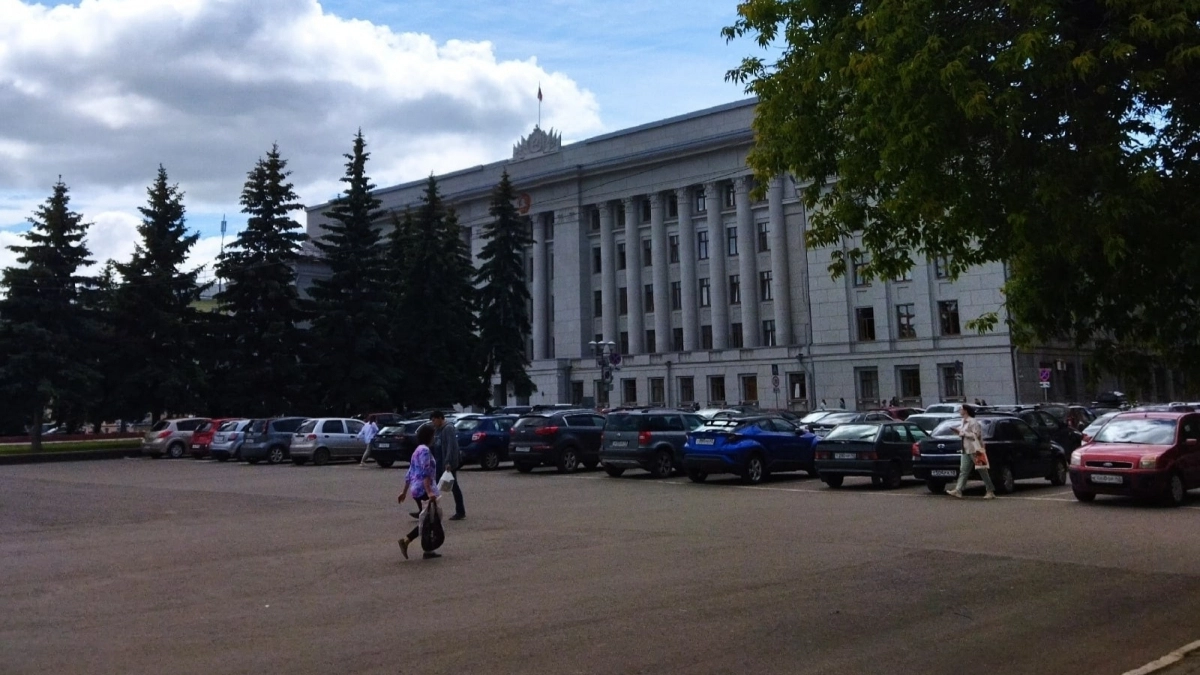 Замглавы администрации в Кировской области попалась на самопремировании