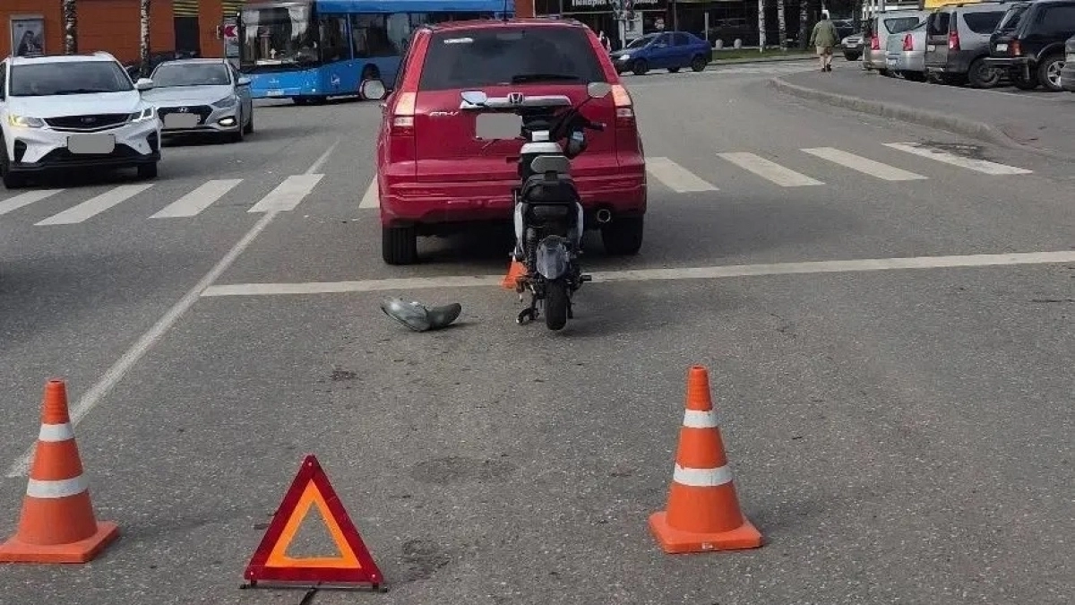 За одно утро в разных районах Кирова сбили двух подростков на электротранспорте
