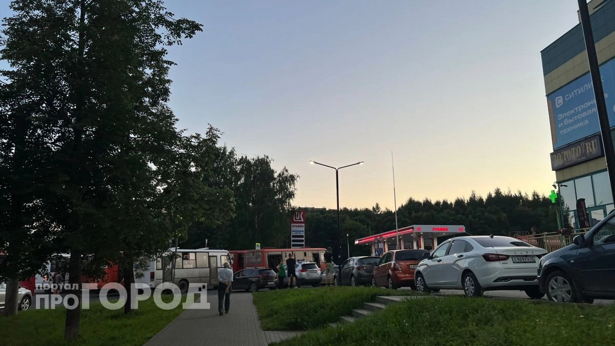 В Кировской области ввели ограничения на продажу бензина на АЗС "Движение" 