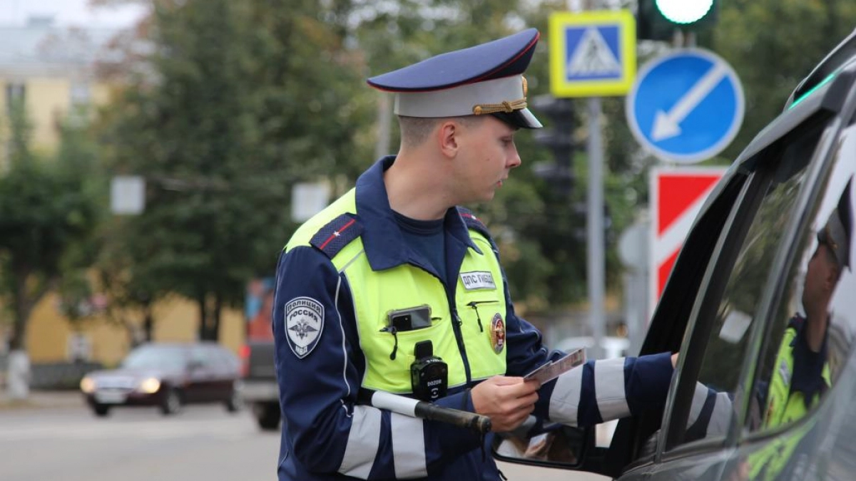 В Куменах водитель разъезжал с купленными правами и нарвался на срок