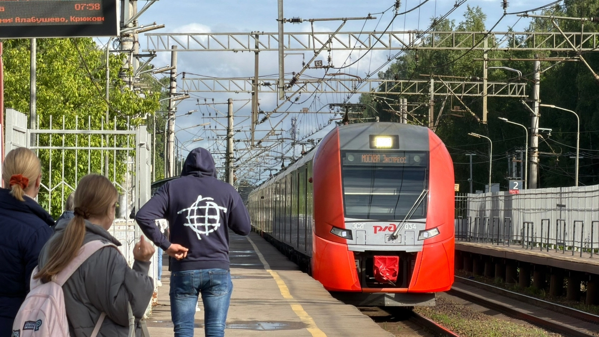 «Отель на колесах»: новые вагоны РЖД удивляют душевой и двухметровыми полками
