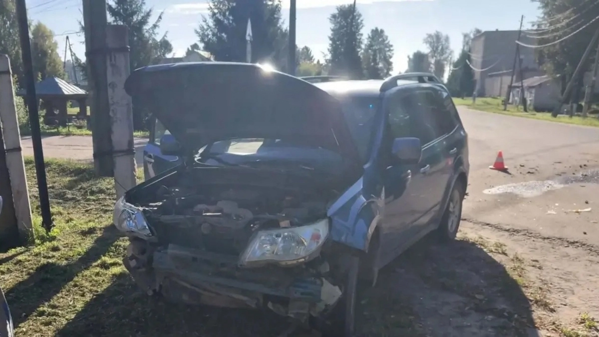 В Туже во время ДТП у храма внедорожник отбросило прямо на проходившую женщину