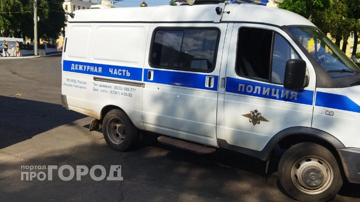 В Арбаже двое знакомых проникли в дом приятеля и украли деньги и бензопилу