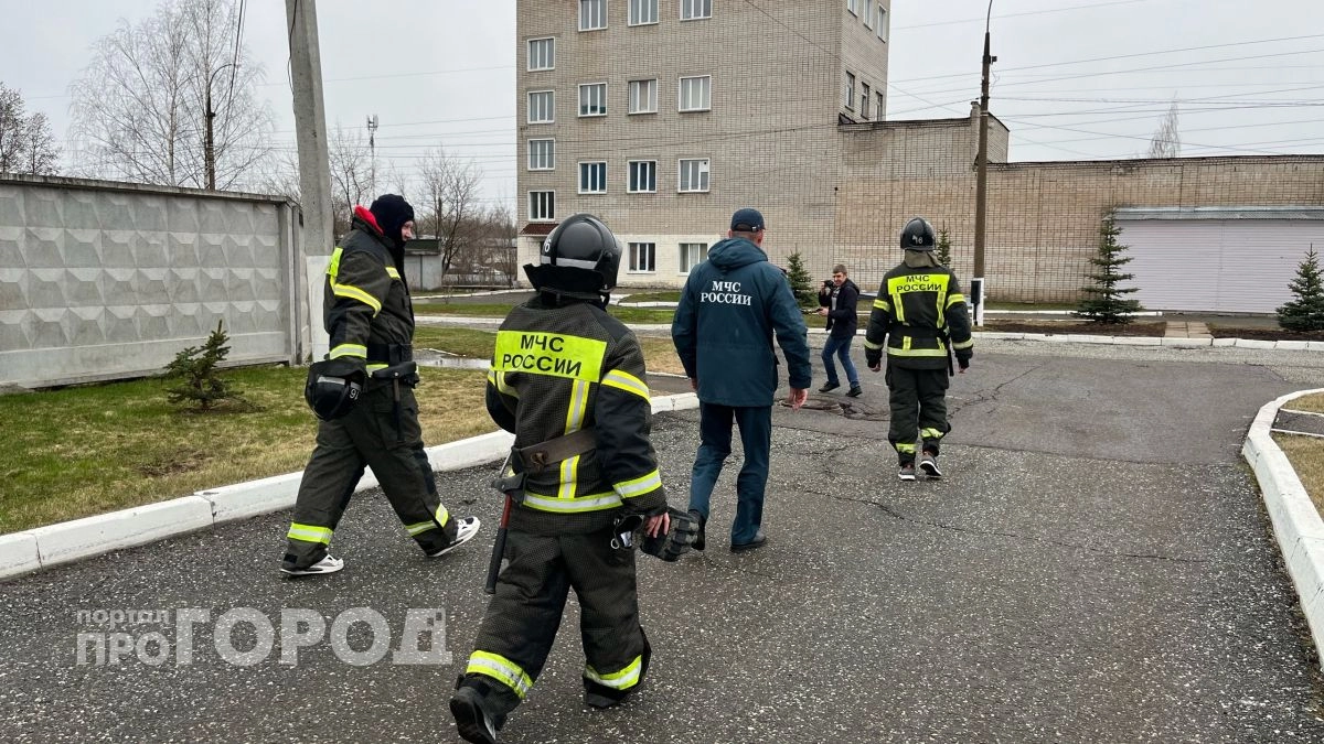 В Кирове произошел пожар на территории бывшего КВАТУ