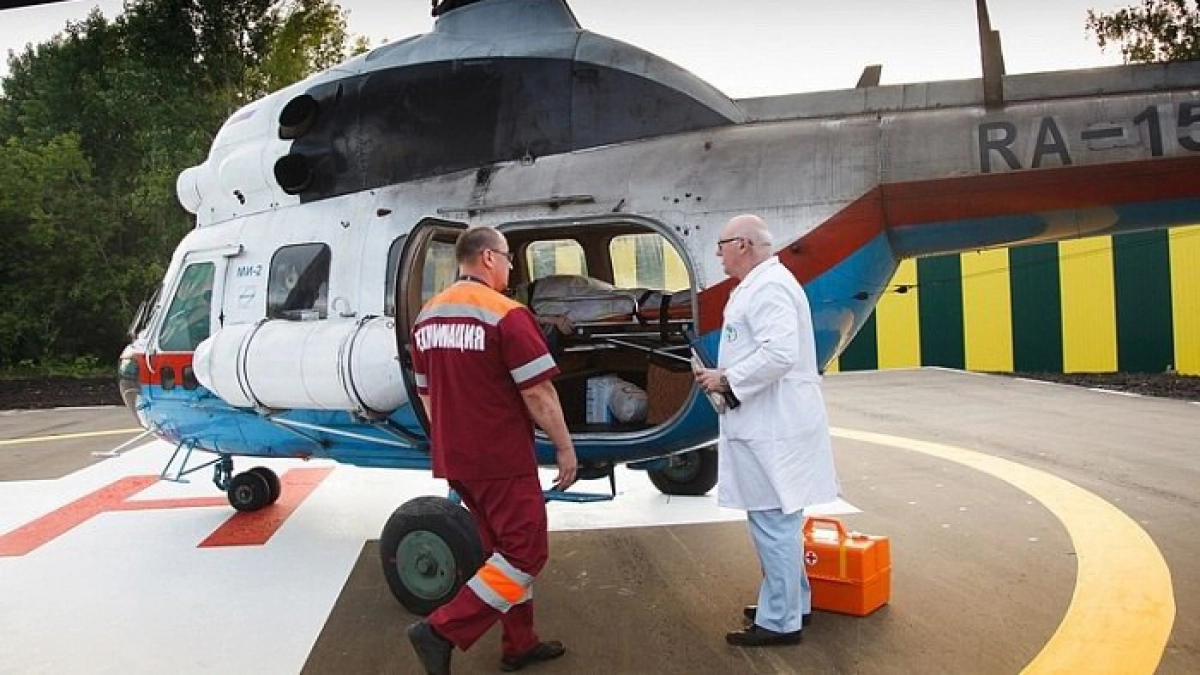 В Кировской области санавиация спасла неудачно нырнувшего в воду мужчину