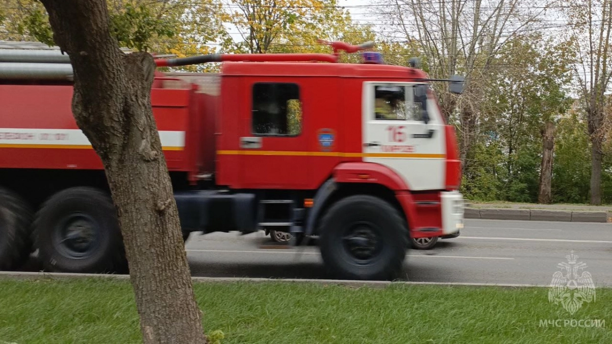 В Кирове полицейские предотвратили взрыв полыхающей "Газели" с баллоном газа