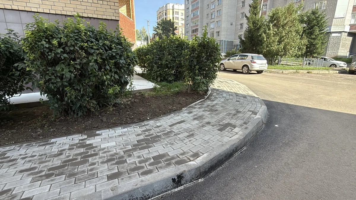 В Кирове отремонтировали три двора на центральных улицах