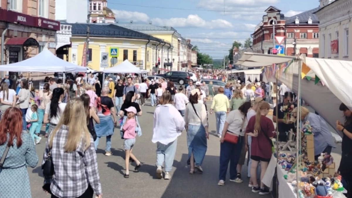 Конец летнего сезона на пешеходной Спасской: известна программа мероприятий на 12 и 13 сентября