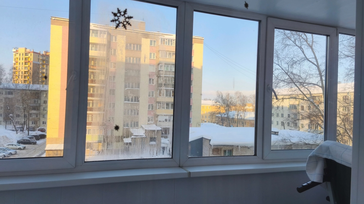 С приходом холодов переведите окна в «зимний» режим: иначе начнете мерзнуть