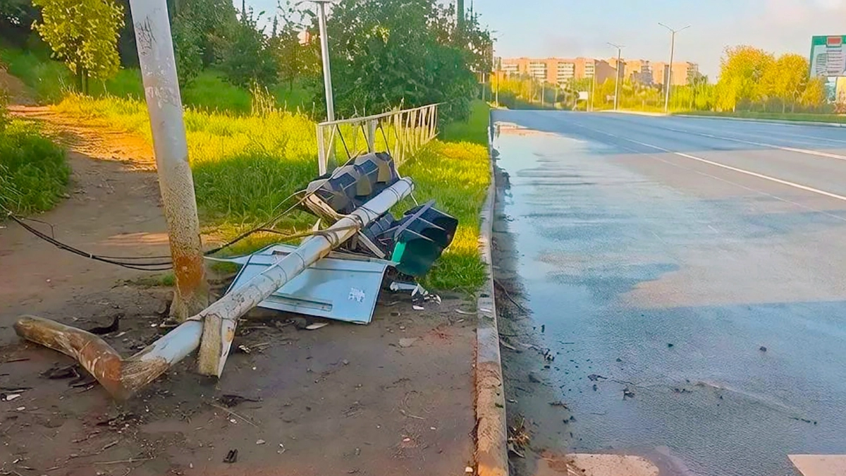 В Кирово-Чепецке уничтоживший светофор водитель объявлен в розыск