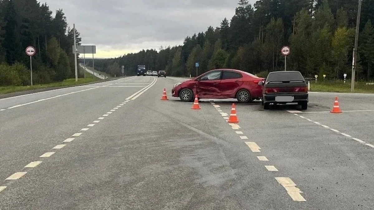 22-летний водитель попал в серьезную аварию в пригороде Кирова