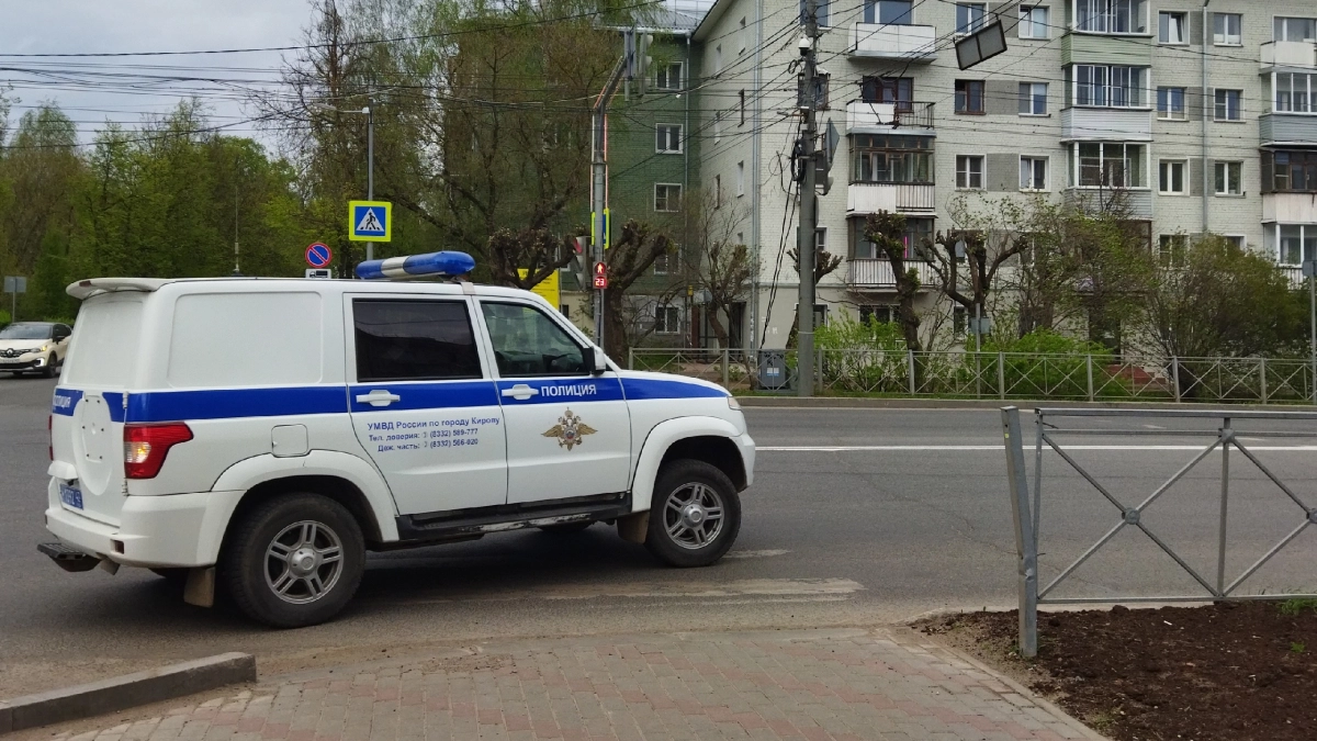 Кировчанин приобнял друга на улице и убежал с его цепочкой за 330 тысяч рублей