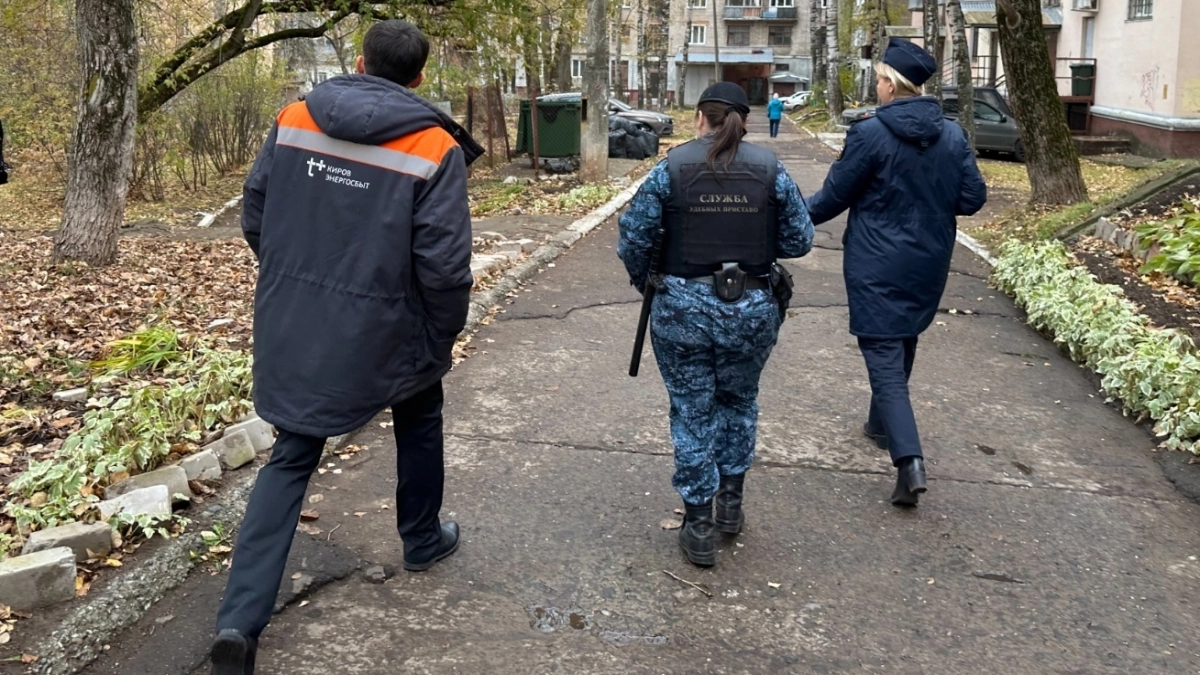 В Кирове судебные приставы арестовали два объекта нежилой недвижимости за долги за коммунальные услуги