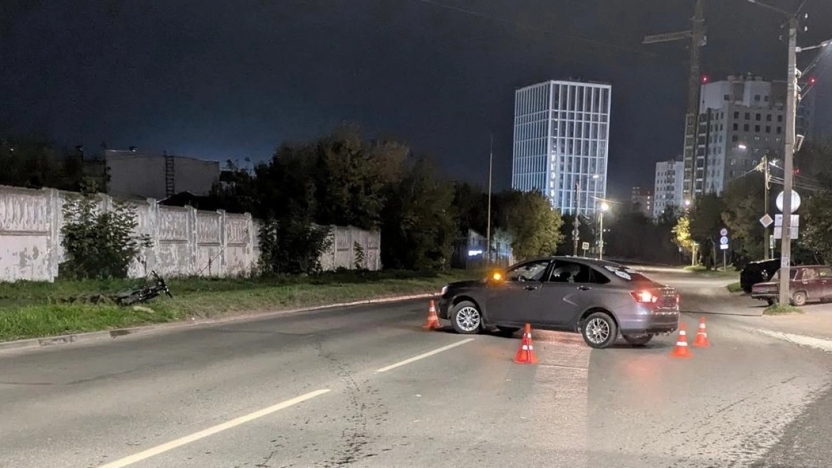 В Кирове 17-летний подросток на велосипеде покалечился в аварии с машиной