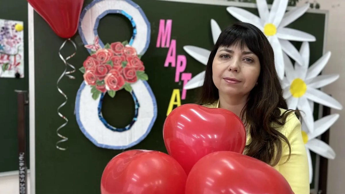 "Учитель - профессия дальнего действия": учитель русского языка и литературы школы №20 о живом слове, рыцарях в Мышкине и аниме-портретах