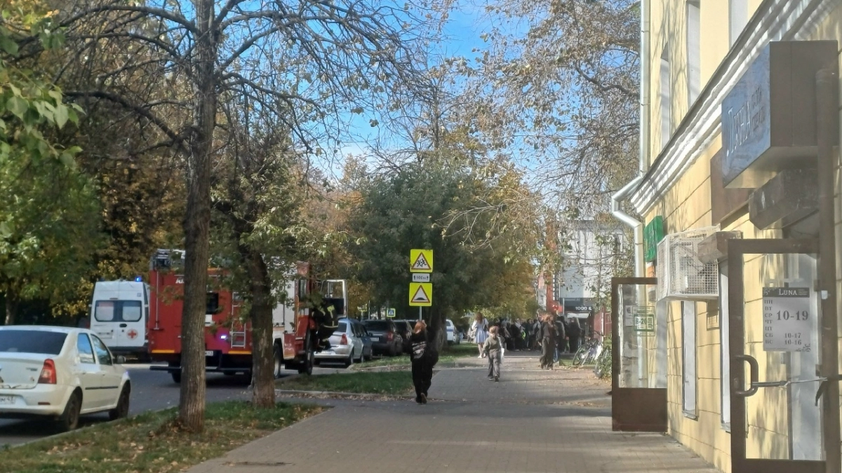 Власти Кировской области назвали причину массовой эвакуации в школах
