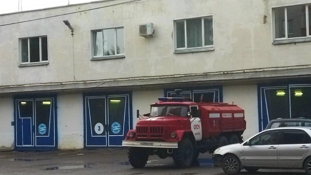 В поселке Вазюк сгорели два гаража с машиной и мотоциклом