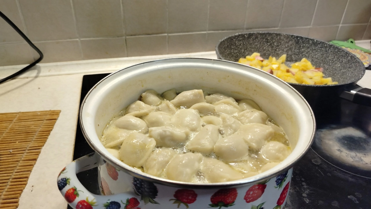 Стоит брать мешками: Роскачество выбрало лучшие пельмени — много мяса и тесто не разваривается