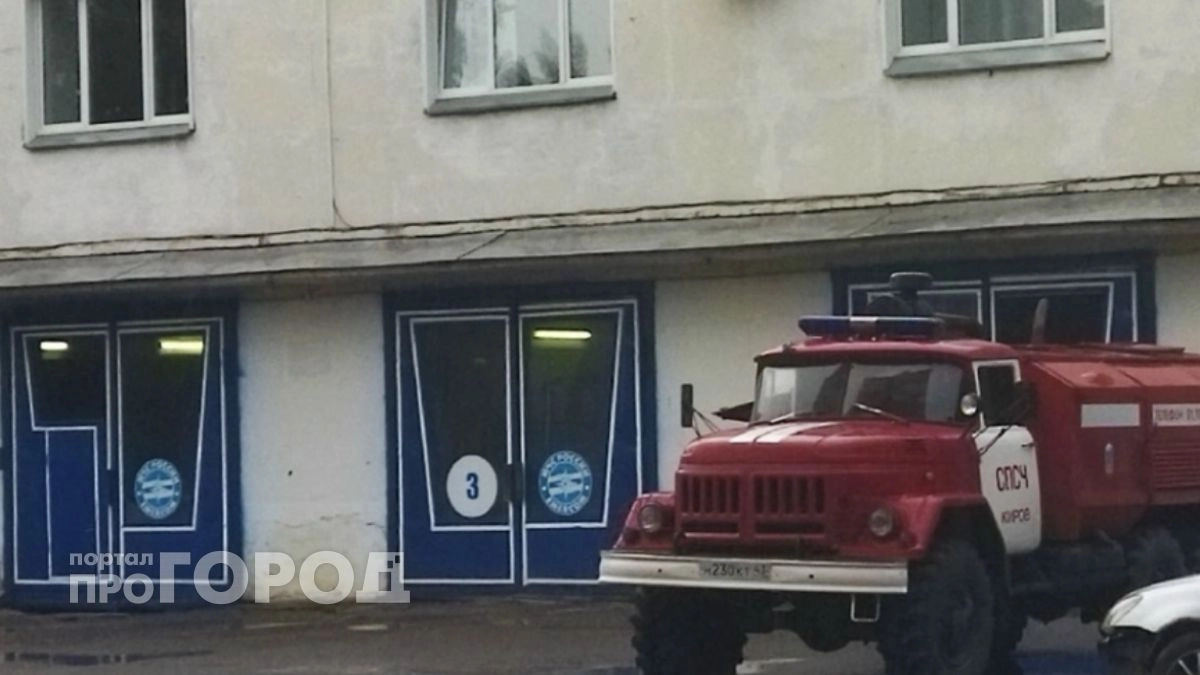 13 огнеборцев тушили пожар в Чистых прудах в Кирове