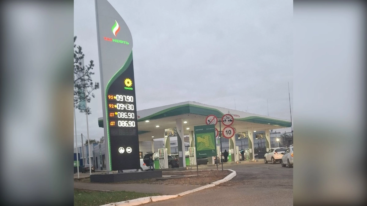 На улице Солнечной в Кирове открылась АЗС "Татнефть"