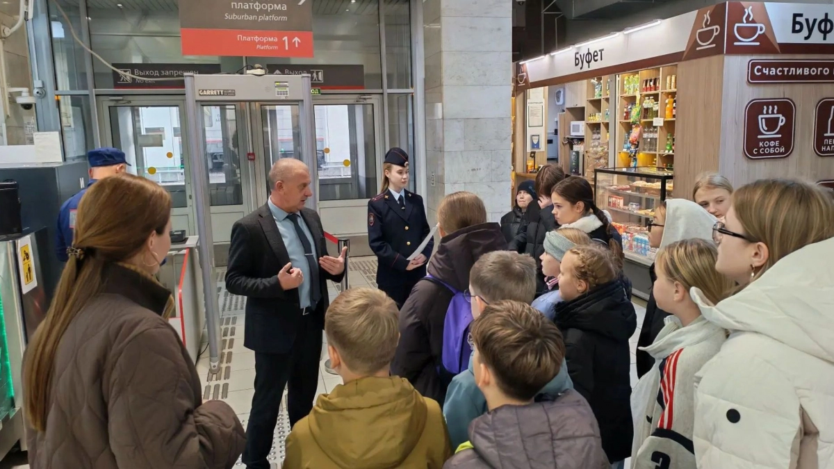 Урок по безопасности для кировских школьников провели сотрудники Горьковской железной дороги