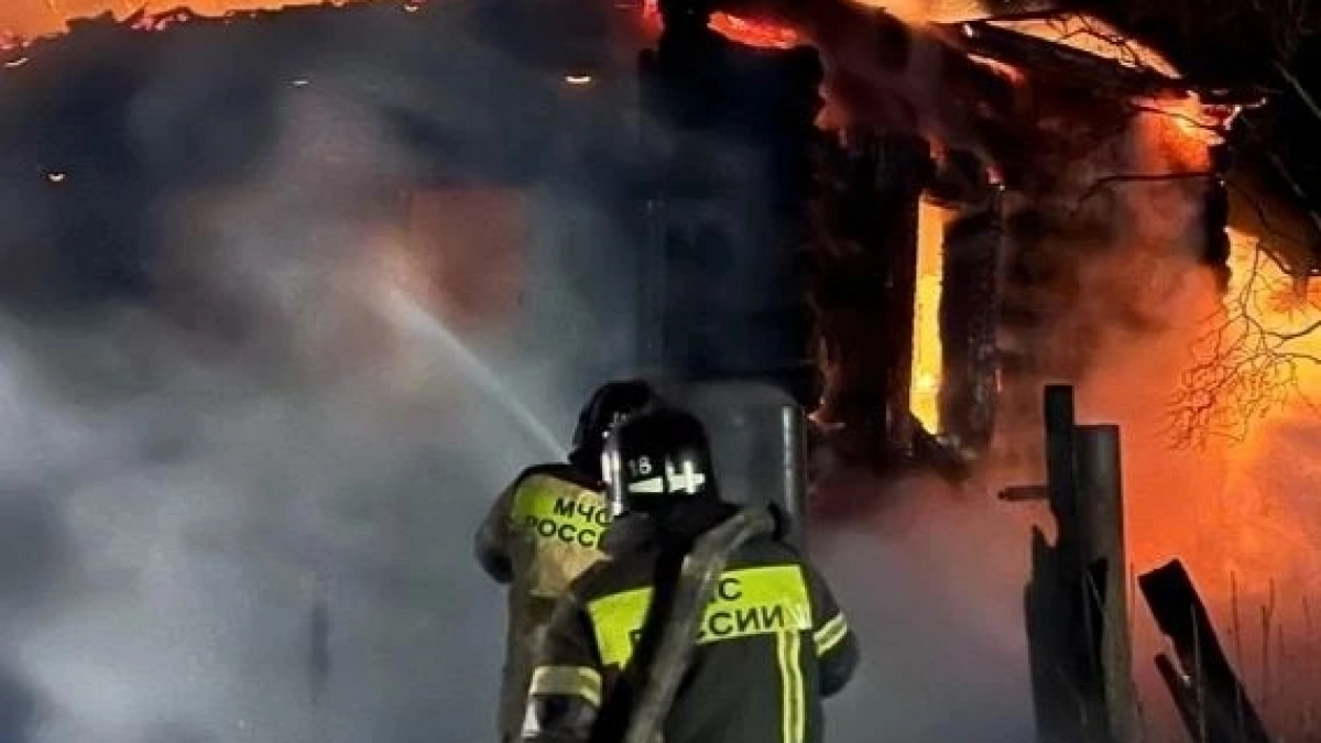 Два человека оказались в больнице после пожара в Юрьянском районе