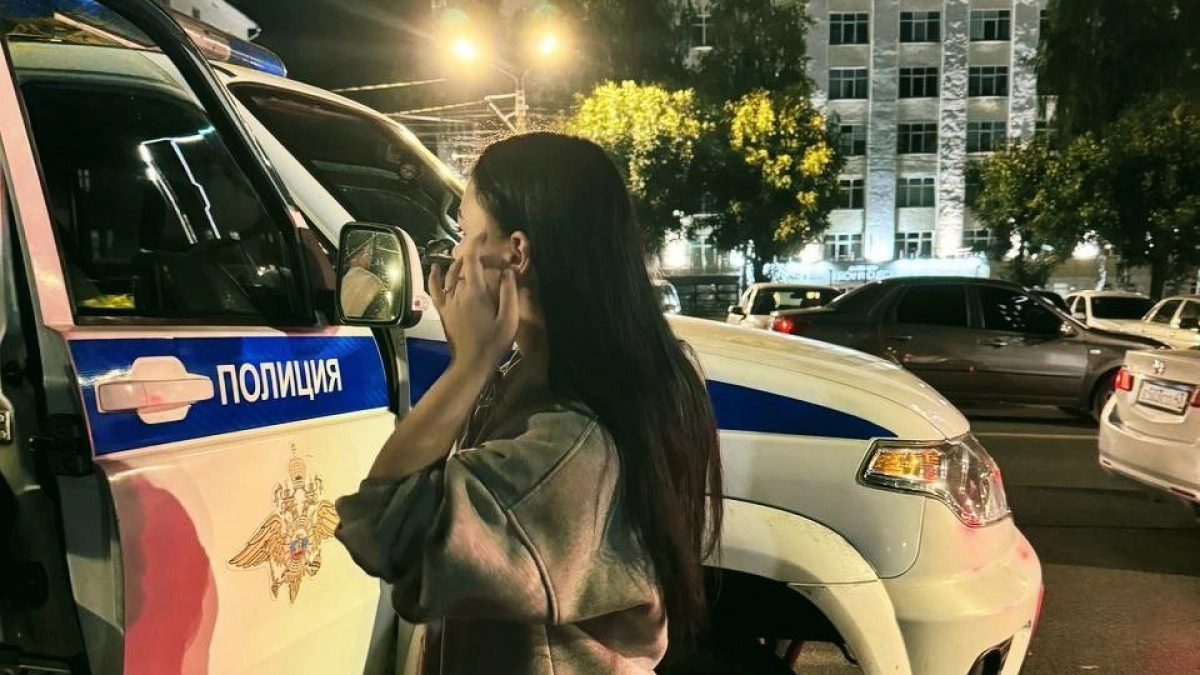 В Кирсе девушка спасла автовладельцев от неадекватного мужчины, который бросался на машины