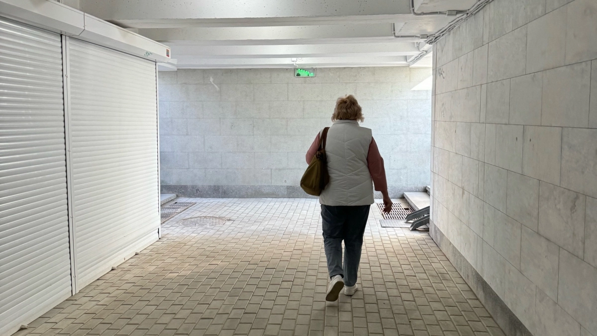 Оставшуюся без родителей кировчанку "забыли" поставить в очередь на жилье