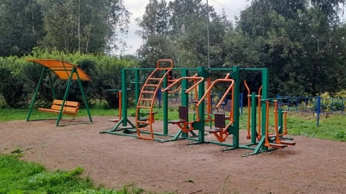 В Фаленском районе появилась спортивная площадка с тренажерами