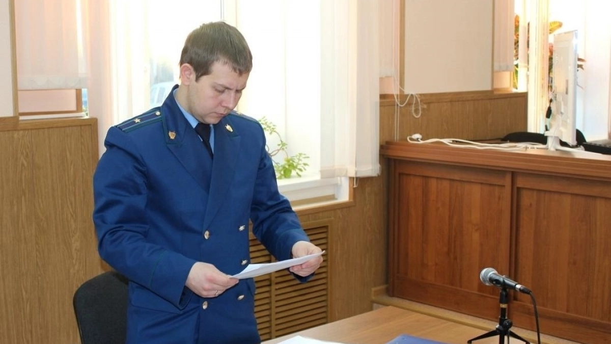 Главу поселения в Кировской области уволили за заключение госконтрактов с мужем