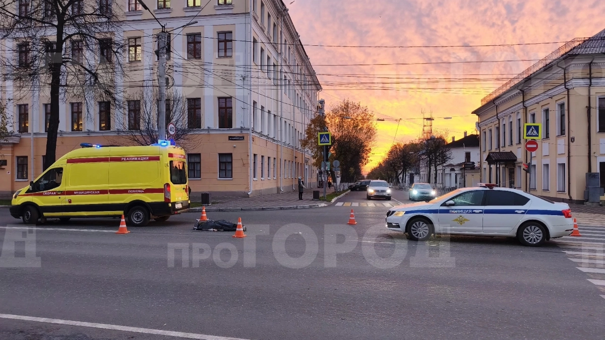 В центре Кирове неизвестный задавил женщину на пешеходном переходе и скрылся