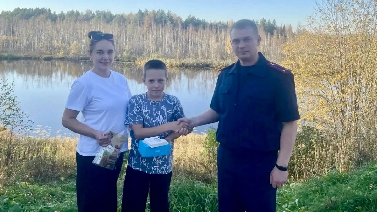 Офицеры СК России поблагодарили лузского семиклассника за настоящий подвиг