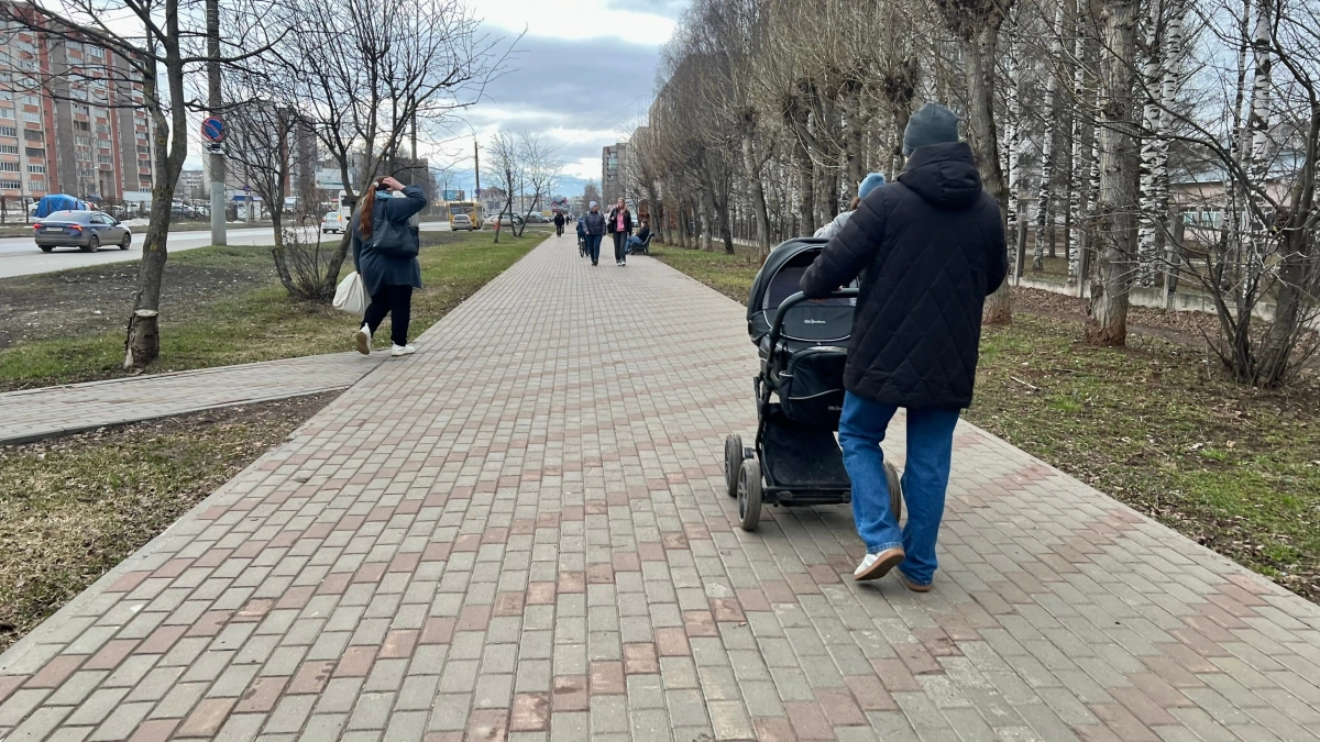 В Кировской области 900 отцов получают пособие по уходу за ребенком