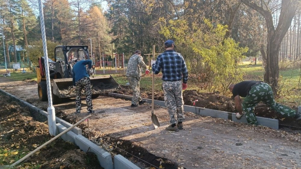 В Нововятском районе Кирова благоустраивают парк ЛПК