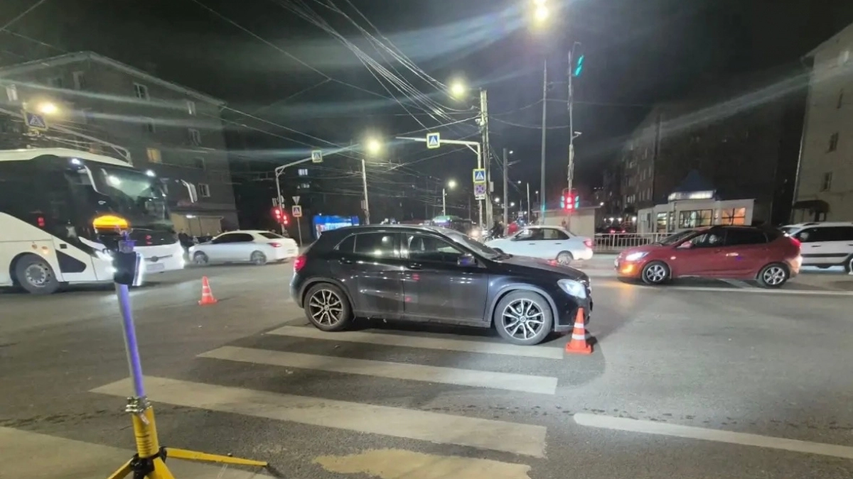Двое детей пострадали под колесами Mercedes в Кирове
