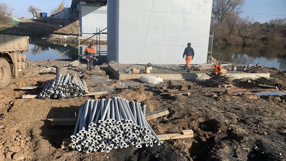Обновленный мост через реку Немду под Советском пообещали сдать в срок