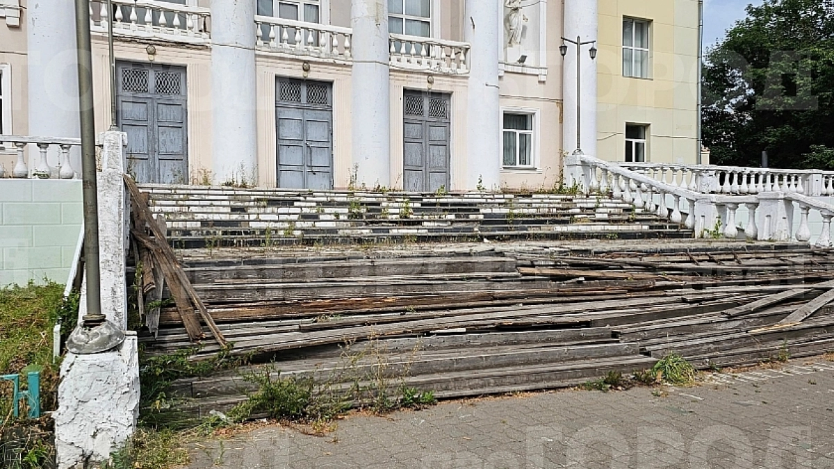 В Кирове на торгах выберут арендатора для разрушающегося Дворца молодежи